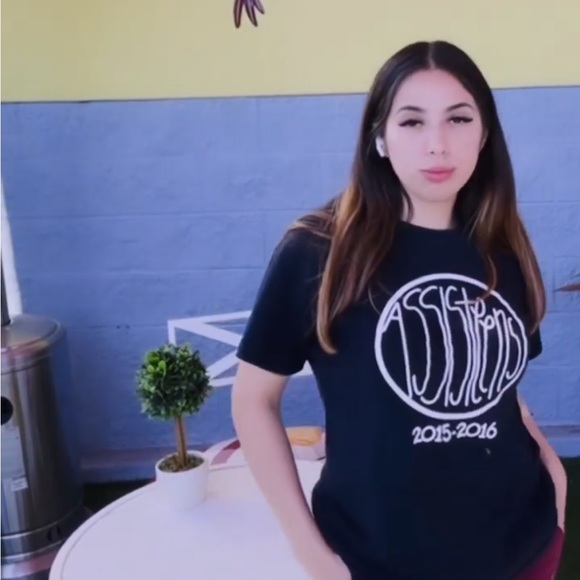 Meet your Posher, Chrystal - Picture 1 of 4